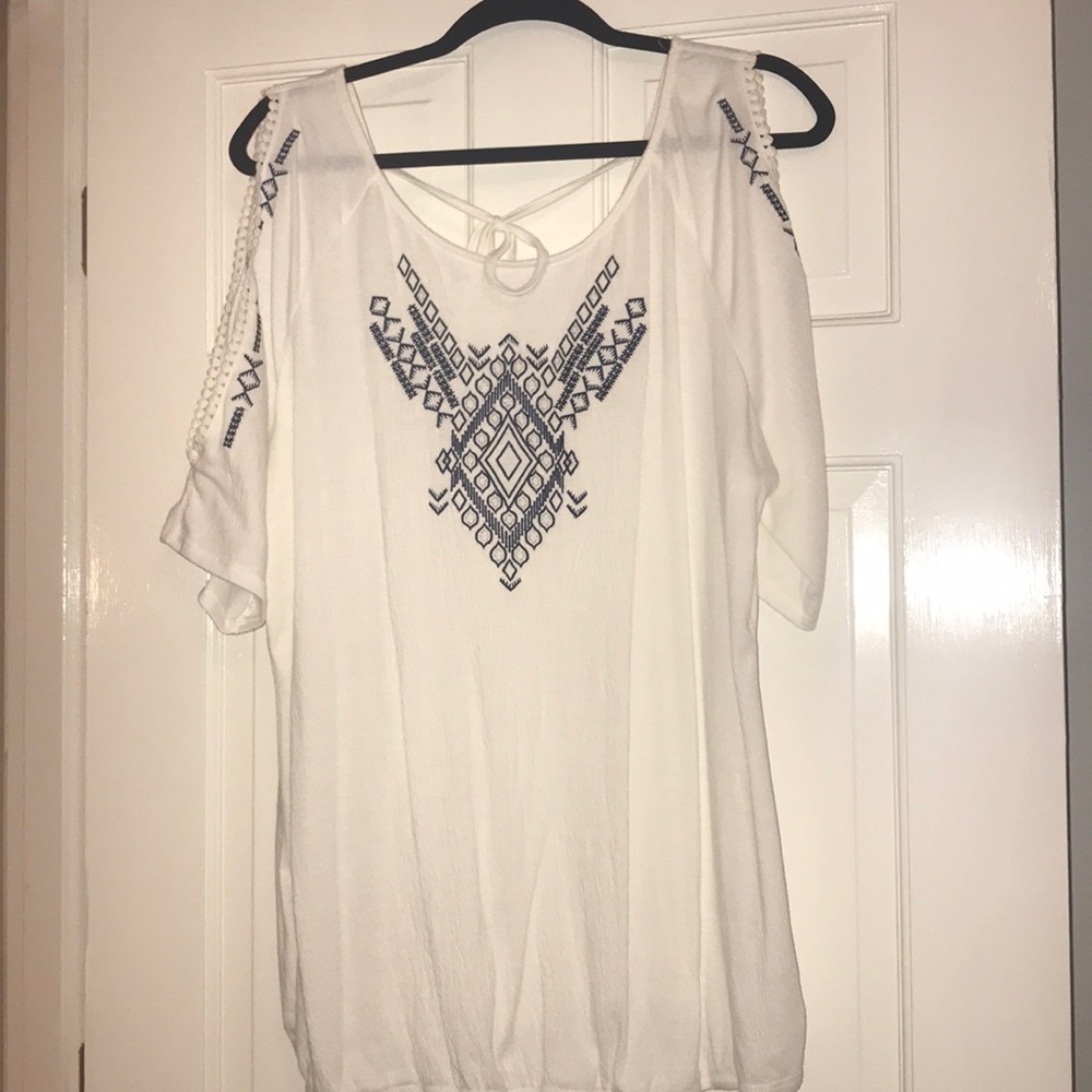 Maurices NWT XXL Cold Shoulder Embroidered Top